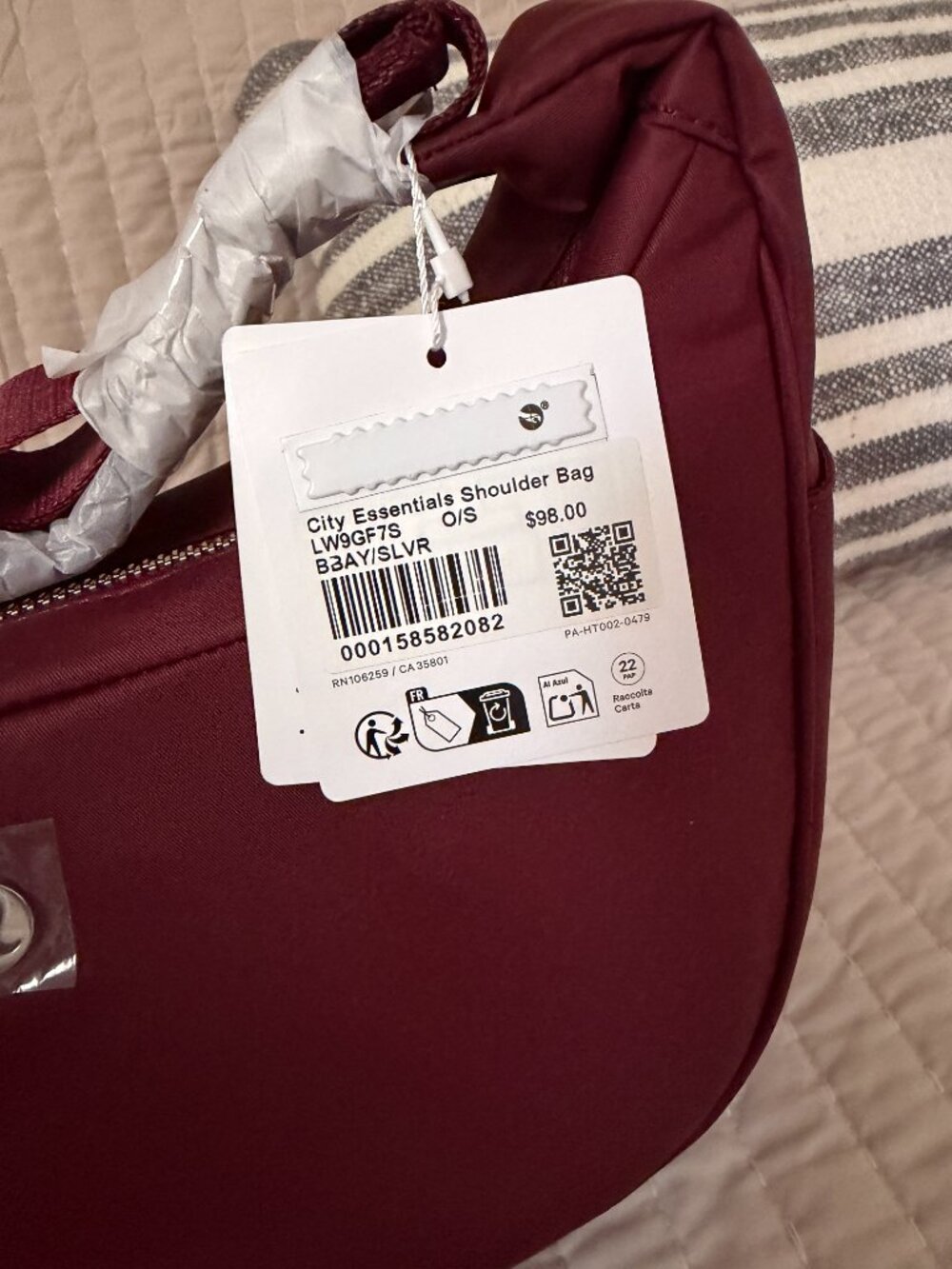 Lululemon Shoulder Bag - Burgundy 4L (New with Tags) - Picture 3 of 6